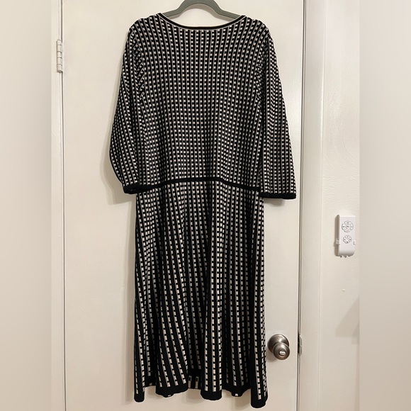 Lane Bryant Black and Beige 3/4 Sleeve Sweater Dress 18/20 Geo Print - Picture 3 of 5